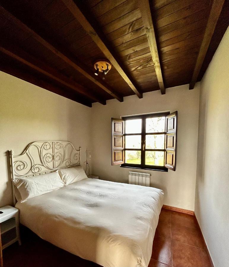 Casa y Apartamentos La Maestra Arriondas Bagian luar foto