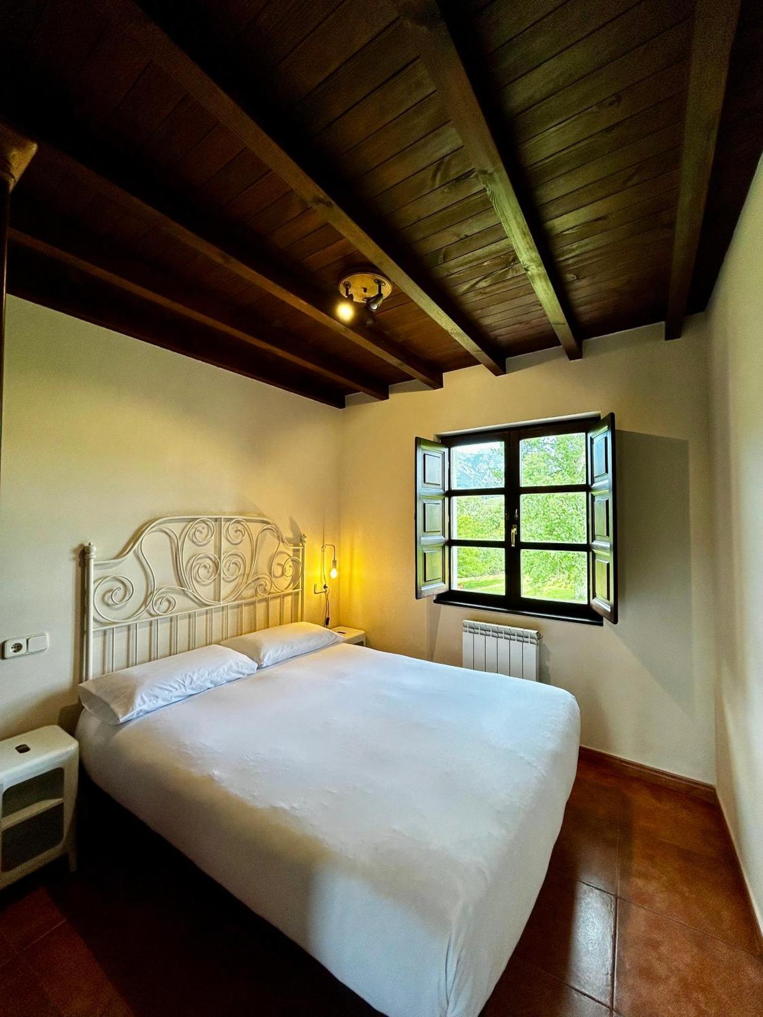 Casa y Apartamentos La Maestra Arriondas Bagian luar foto