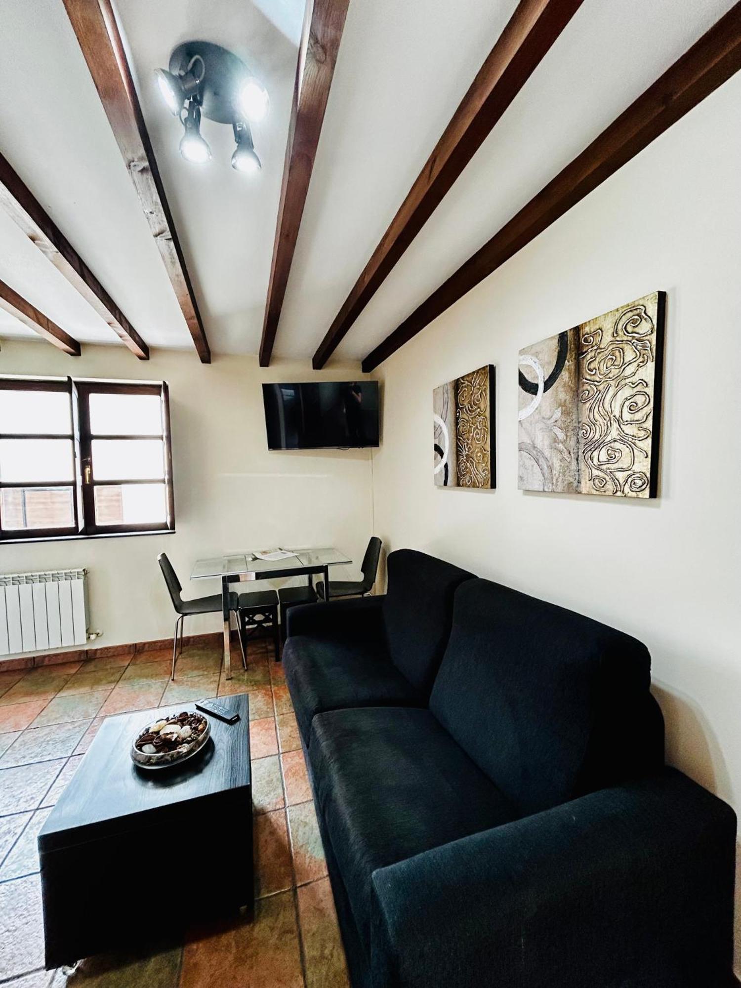 Casa y Apartamentos La Maestra Arriondas Bagian luar foto